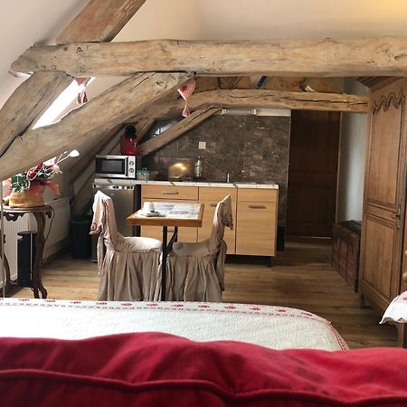 Bed and Breakfast Aux Logis De La Solre Ferriere-la-Petite Экстерьер фото