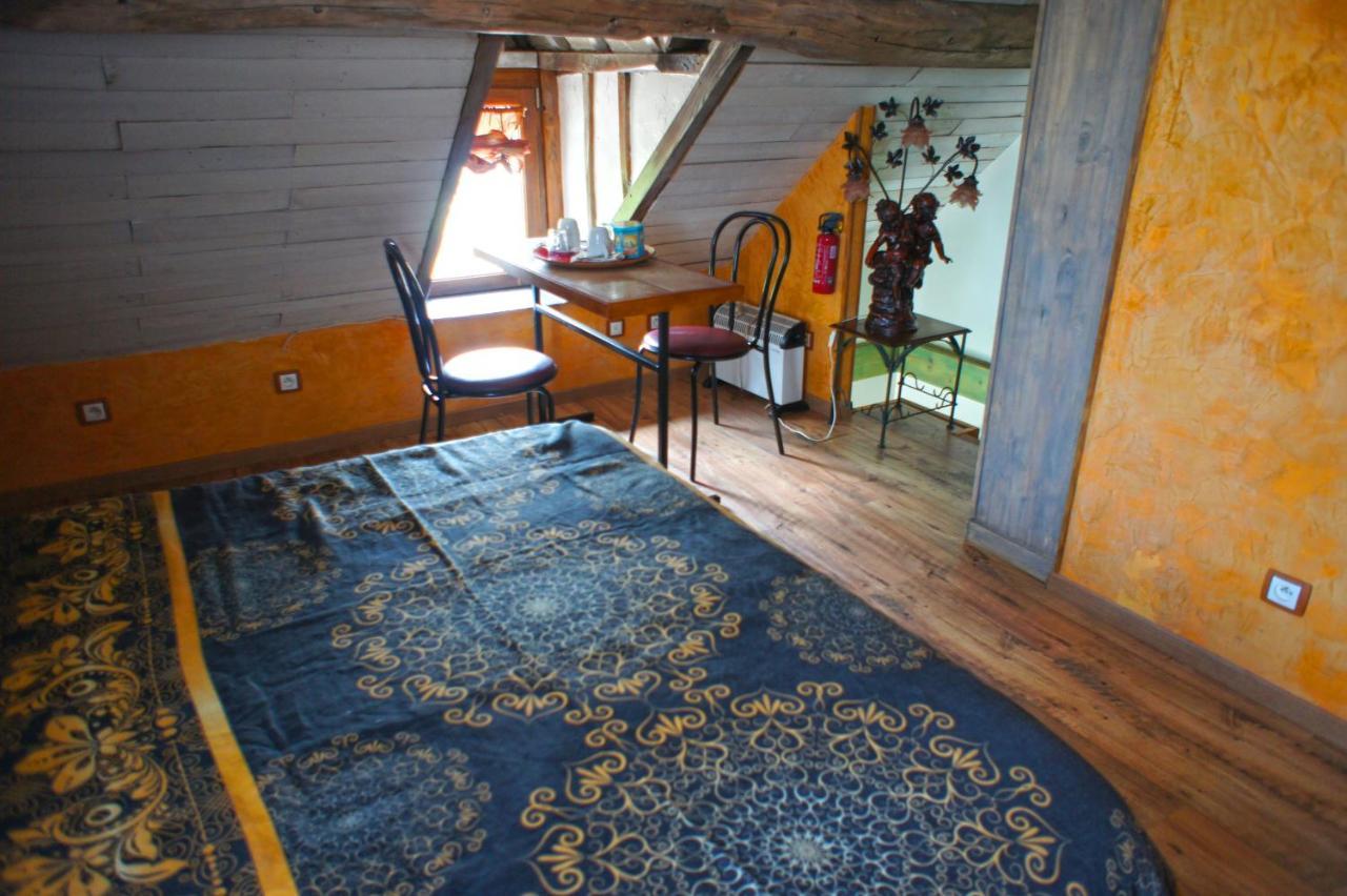Bed and Breakfast Aux Logis De La Solre Ferriere-la-Petite Экстерьер фото
