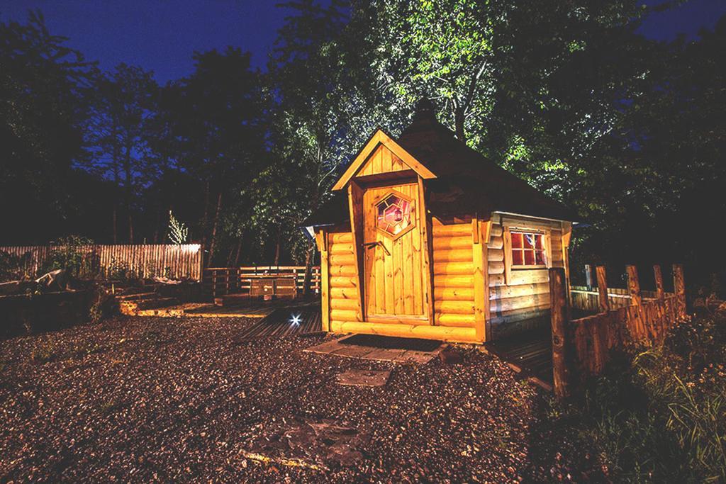 Bed and Breakfast Aux Logis De La Solre Ferriere-la-Petite Экстерьер фото
