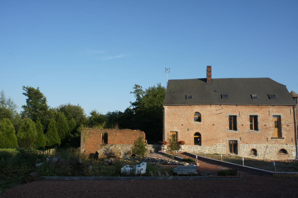 Bed and Breakfast Aux Logis De La Solre Ferriere-la-Petite Экстерьер фото