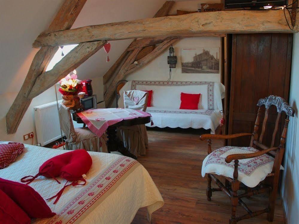 Bed and Breakfast Aux Logis De La Solre Ferriere-la-Petite Экстерьер фото